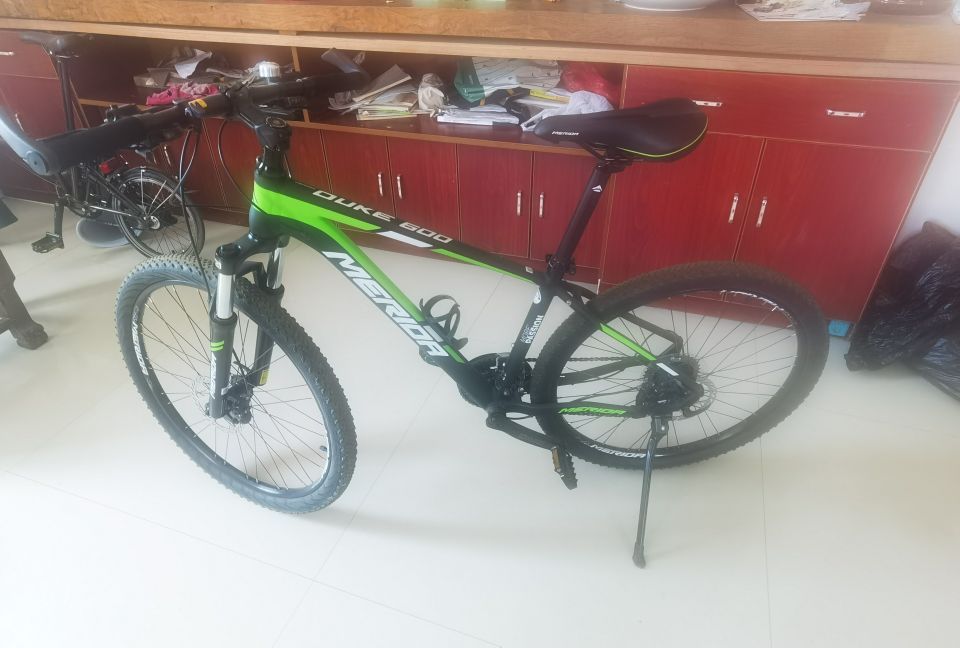 美利达公爵600,27速,车况良好无故障,今年3月购得,骑行不到200公里,在